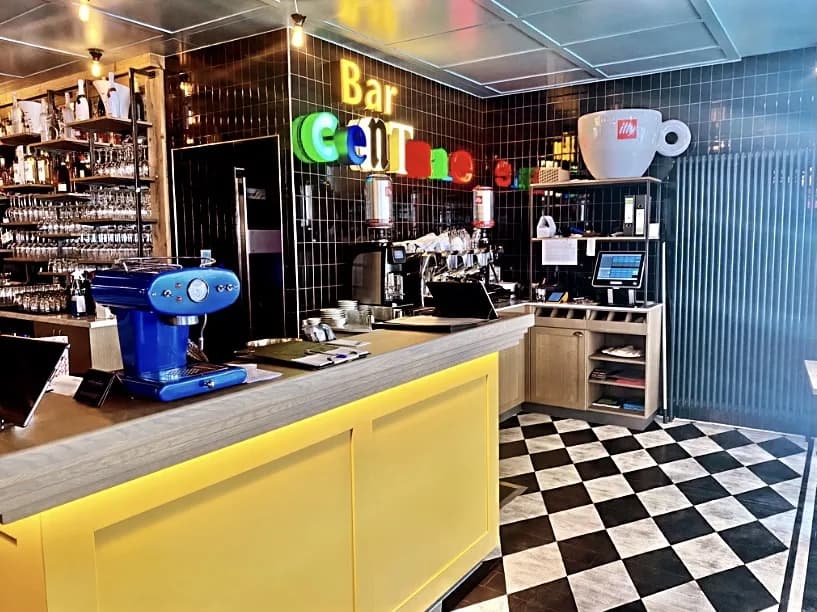 Tresen der Bar Centrale bei remos